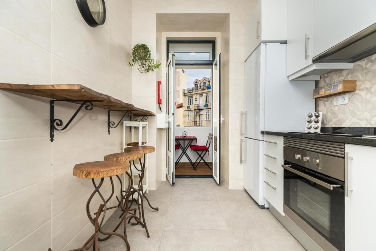 Casa de hóspedes Rustic M2 R1 - Amazing Double With Shared Bathroom Lisboa